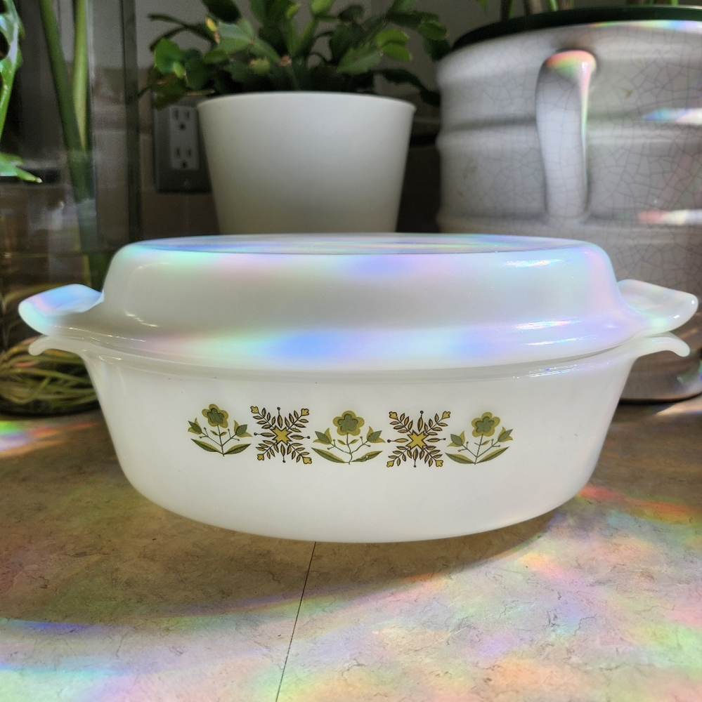 Anchor Hocking Fire King Vintage #433 1.5 Qt Milk Glass Covered Casserole Dish